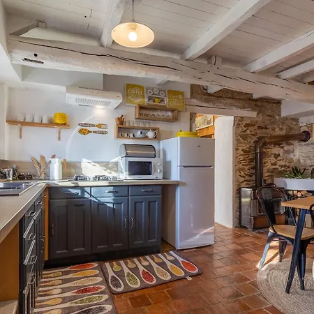 Charmante Maison En Anjou Bleu, 2 Pers, Terrasse, Poele A Bois, Equipements Bebe, Cuisine Equipee - Fr-1-622-72 펜션 *